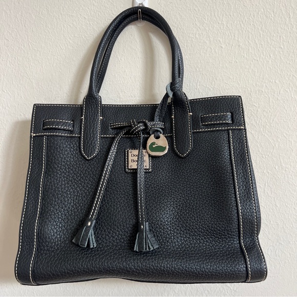 Dooney & Bourke Handbags - DOONEY & BOURKE Black Leather Bag